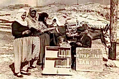 mustafapasa_koyunun_seyyar_kutuphanecisi_merhum_ziyaettin_yildizhan_1950_li_yillar