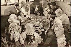 1940_yillara_ait_nevsehirde_bir_aile_fotografi